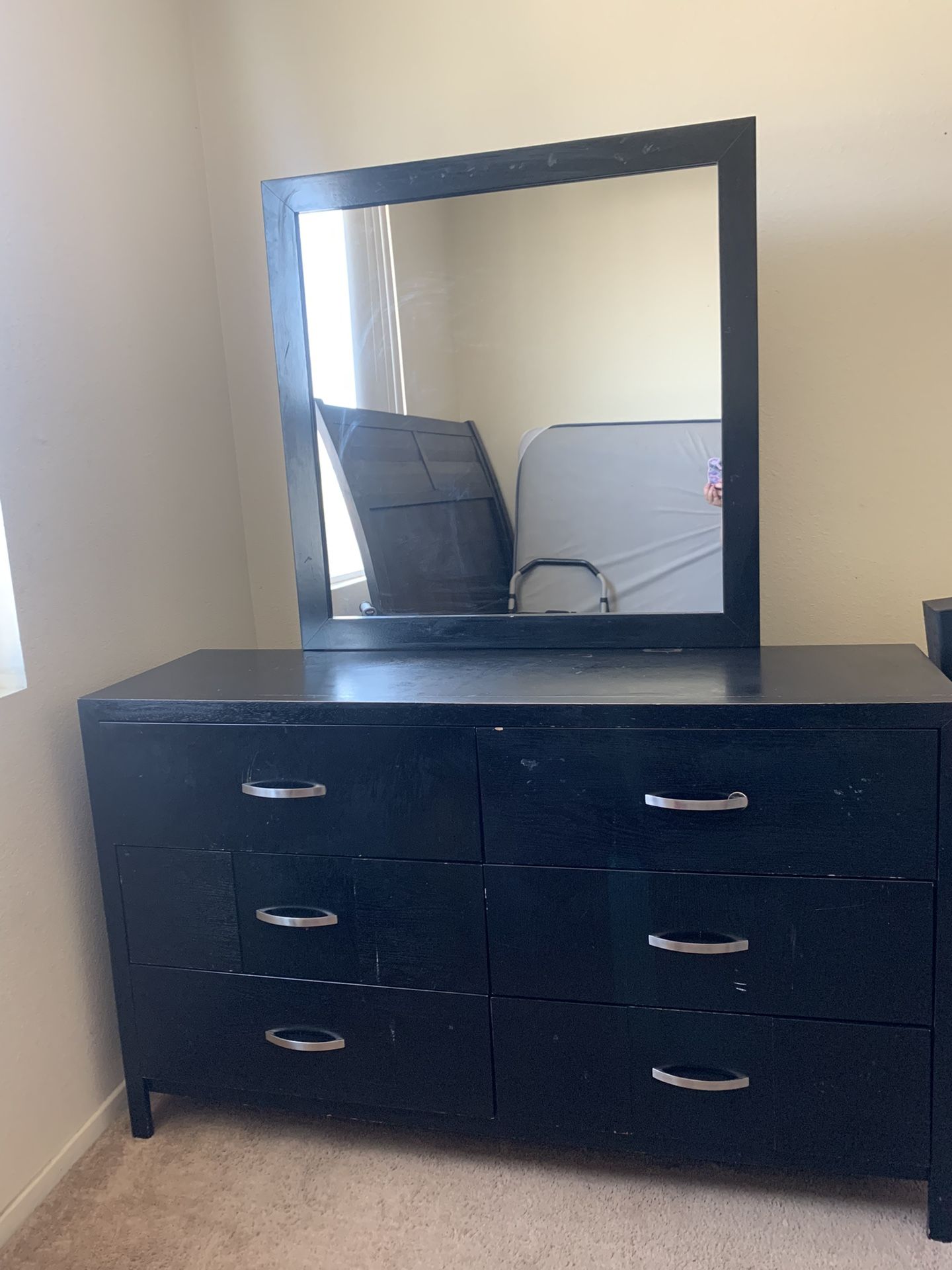 Dresser With Mirror