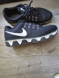 WOMENS NIKE SIZE 10