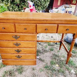 Maple Knee Hole Desk
