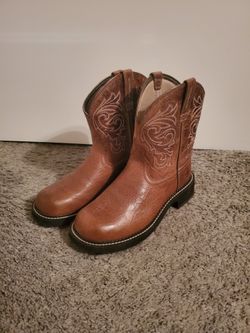 Women's Ariat Cowboy Boots - Size 7.5