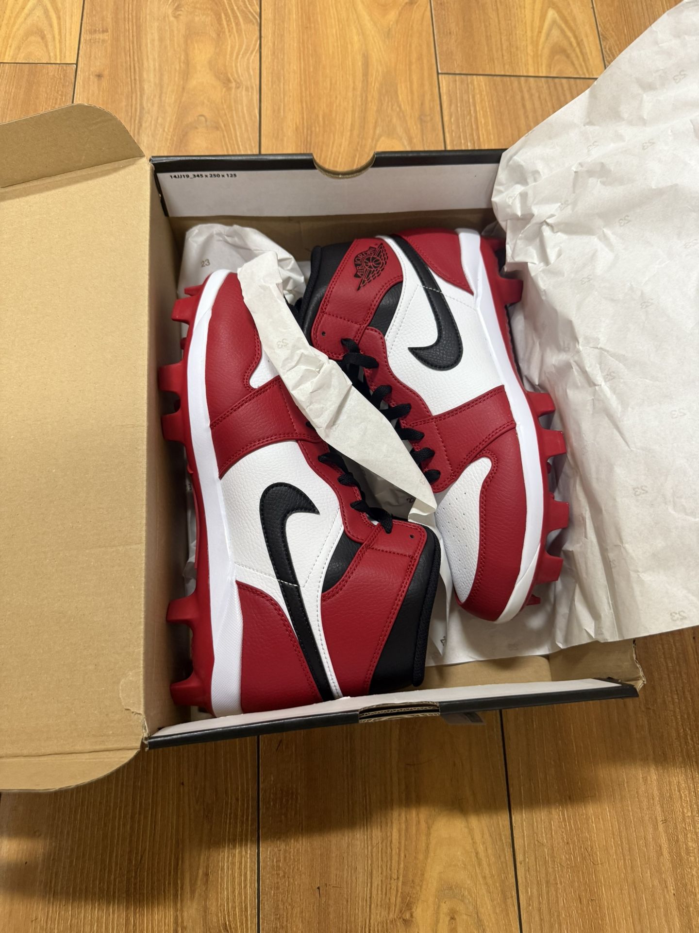 New Air Jordan Retro MCS Low Chicago Red White Baseball Cleats