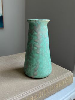 Handcrafted Abstract Accent Vase ( H6.2" ) firm on price