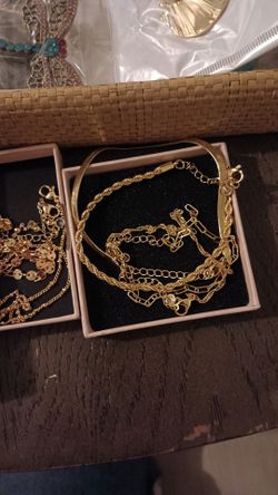 JEWELRY LOT FOR SALE