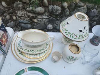 Christmas dish set