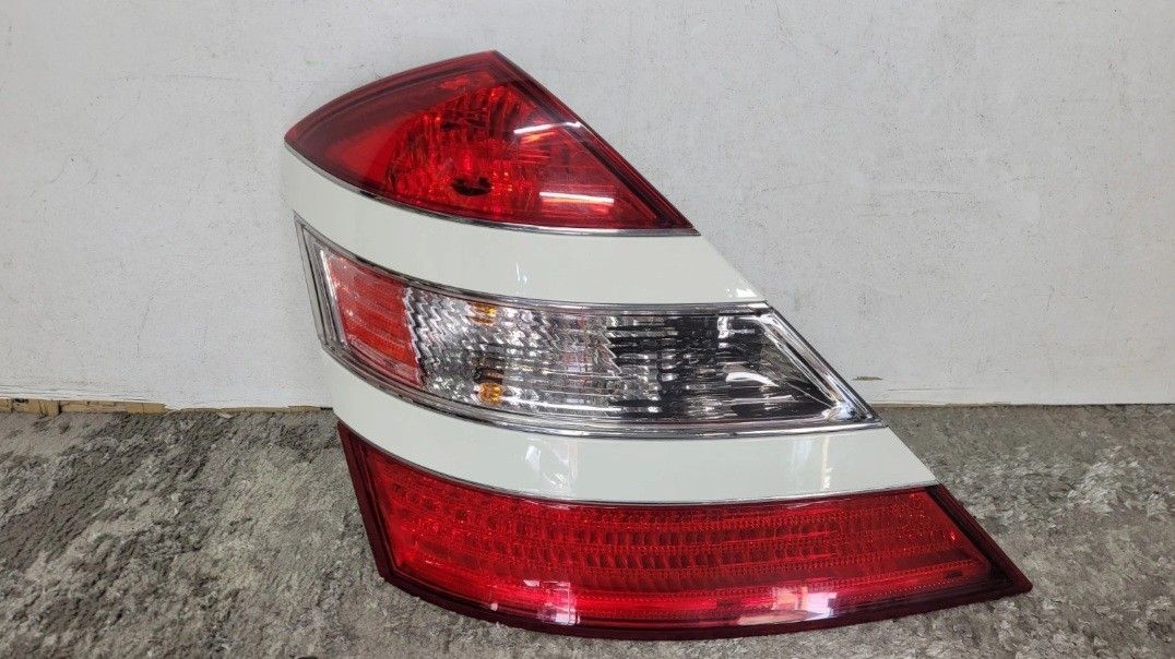2007 2008 2009 MERCEDES BENZ S CLASS SEDAN S550 LEFT SIDE TAIL LIGHT  LED OEM