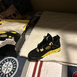 Jordan 4 Thunders Size 11