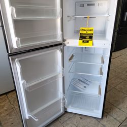 NEW Vissani
10.1 cu. ft. Top Freezer Refrigerator in  Black Garage Ready