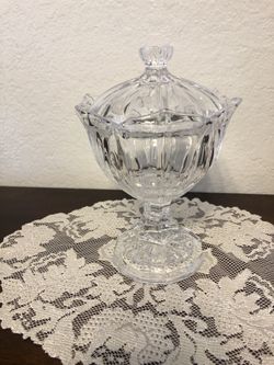 Beautiful vintage candy dish excellent condition
