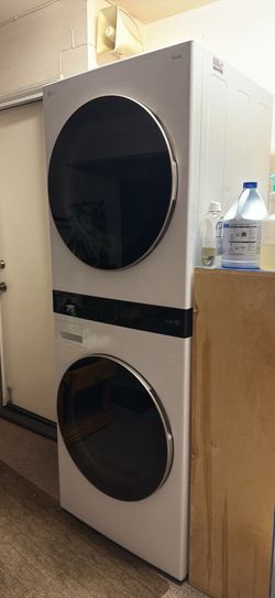 LG WashTower — Washer & Gas Dryer Combo (Model WKG101HWA)