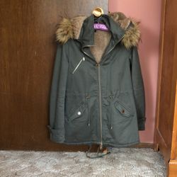 Women’s Parka With Detachable Fur 