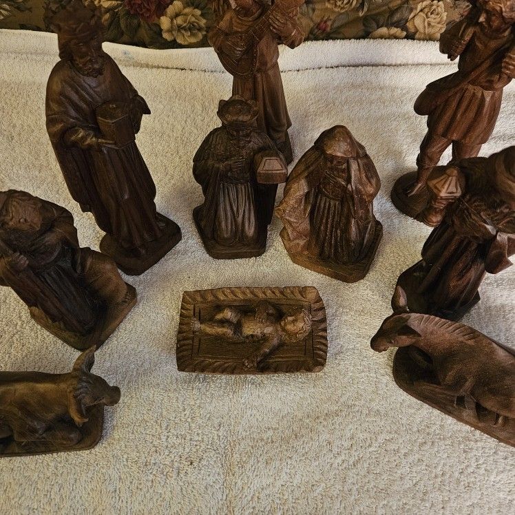 Chrismas Nativity Set- Santa Too.