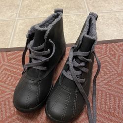 Timberland Women's Snow Boots Black Size 7 Mt Hayes Waterproof Chukka A18KX NEW without tag…  Shows light wear from Store Display…