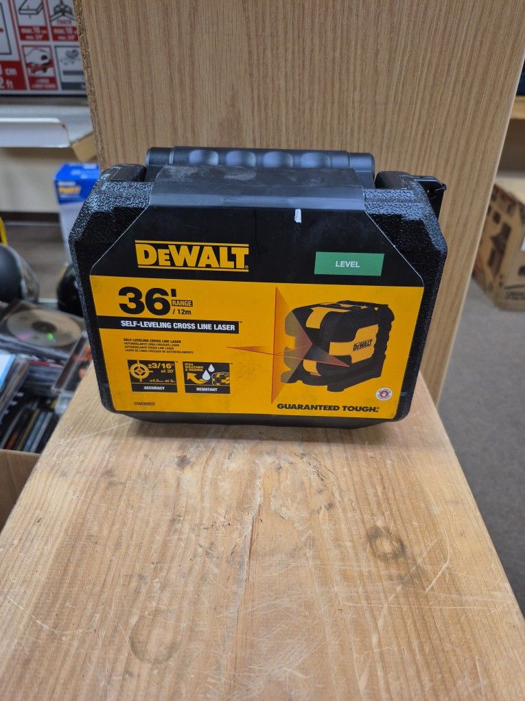 NEW Dewalt DW08802 Self Leveling Cross Line Laser