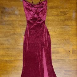 Windsor Sparkly Burgundy - Velvet Dress for Sale in Columbus, OH - OfferUp Windsor Sparkly Burgundy - Velvet Dress for Sale in Columbus, OH - OfferUp