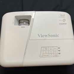 🔥 VIEWSONIC PROJECTOR - PERFECT FOR HOME THEATER OR OFFICE - $200 OBO 🔥