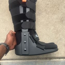 Deroyal Leg Brace