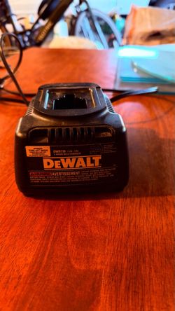 Genuine DeWalt DW9116 1-hour NiCd battery charger.