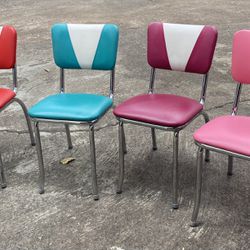 FOUR VINTAGE CLASSIC AMERICAN CHAIRS / DINING CHAIRS
