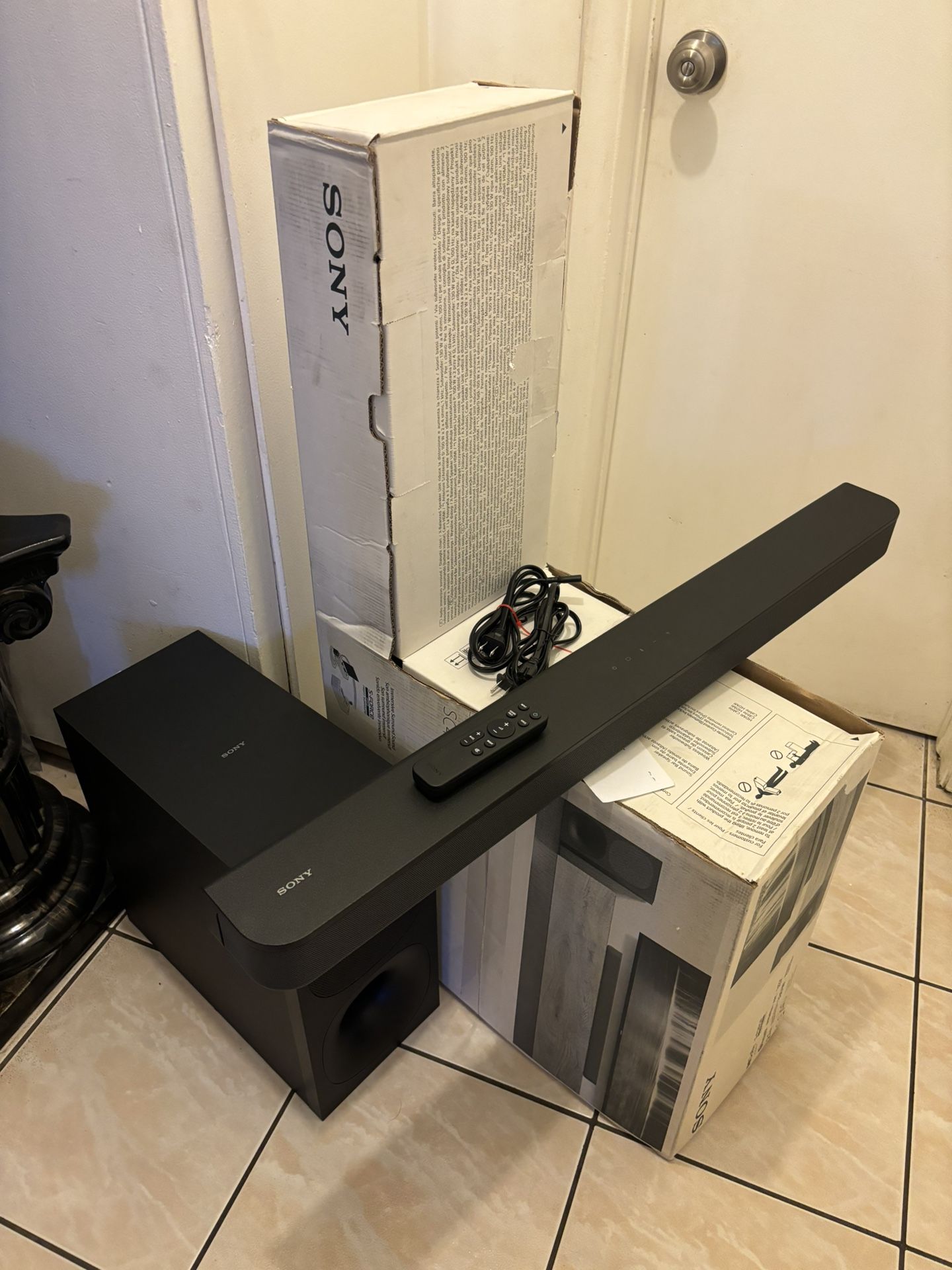 Sony - Soundbar Home Theater System (HT-SC40) | 330W Wireless Subwoofer | Massive Bass | Bluetooth