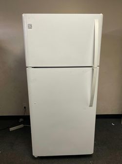 Kenmore Top Mount Fridge in White with Adjustable Shelves