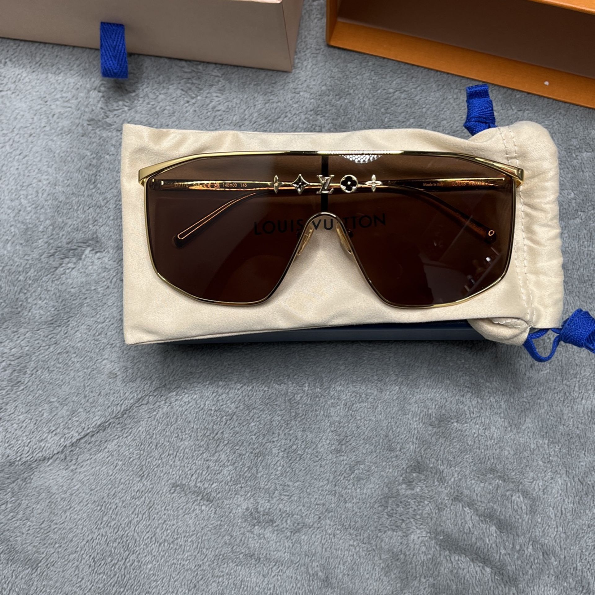 Louis Vuitton 