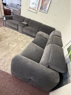 6 pc L- shape sectional with 3 power reclining & 1 console