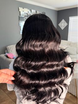 Soft glam waves with a flawless, glossy finish. Timeless elegance for any occasion. ✨🤍