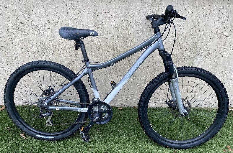 Giant Rincon Mountain Bike 16 Frame with 26 Tires Local Delivery for a  Fee See My