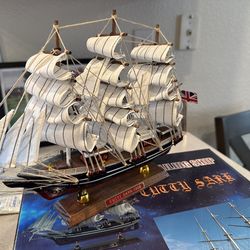 New In Box!  Cutty Sark Sailing Shop Model!!