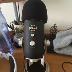 Blue Yeti USB Microphone with Foam Windscreen
