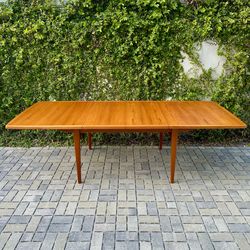 Large Mid Century Danish Modern Teak Extension Dining Tableta