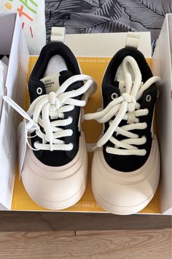 Kill Winner Platform Sneakers Black and White us9