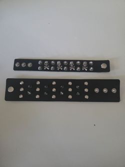 Spike skull bracelet set