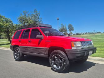 1995 Jeep Cherokee 4 x4 6 cylinder,4.0 super clean fully loaded. runs great clean title