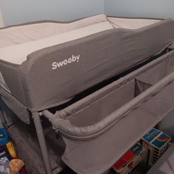 Sweeby Changing Table