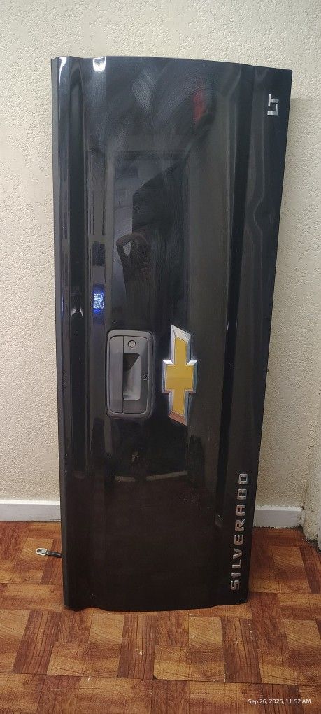 14+18 CHEVY SILVERADO TAILGATE