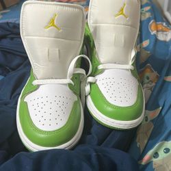 Air Jordan 1 Low SE "Chlorophyll" Size 9 Men’s