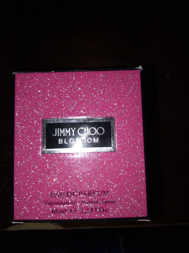 Jimmy Choo Blossom Smells Good