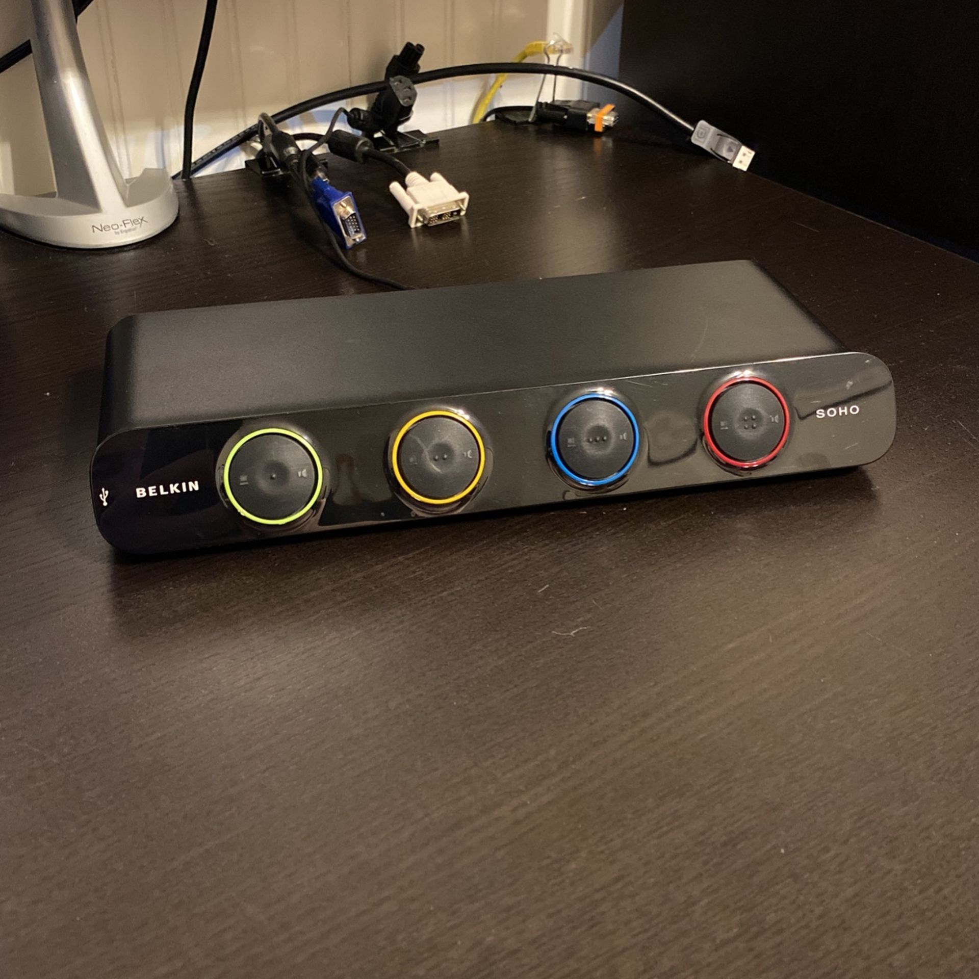 Belkin Four Port SOHO Dual Head VGA KVM Switch F1DH104L