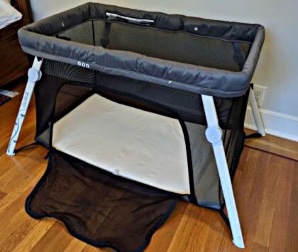 GUAVA Lotus Everywhere Travel Crib & Lotus Crib Fun Shade