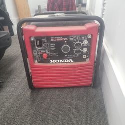 Honda Generator Engine: Honda GC190LA, 186cc

AC Output: 2800W max / 2500W rated (120V)

Receptacles: 20A 125V Duplex, 30A 125V Locking Plug

Starting