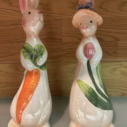 GANZ Bunny Rabbits Holding Tulip or Carrot Glossy Ceramic Figs 6” Tall Set of 2
