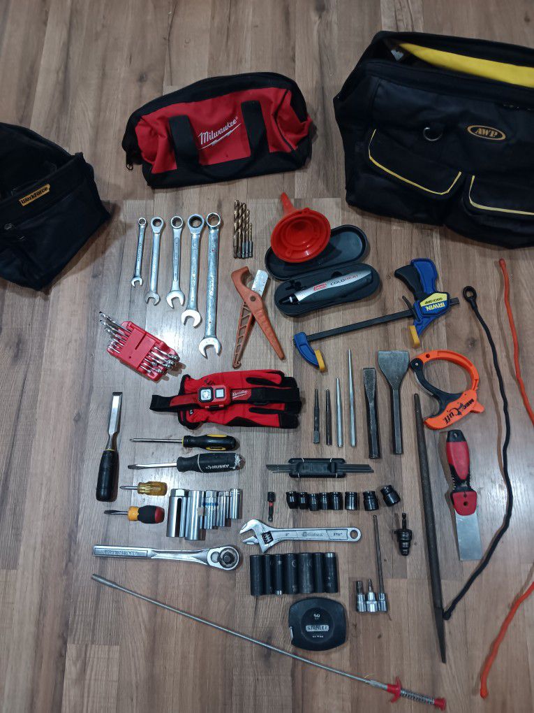 TOOL LOT AND TOOL BAGS 70$