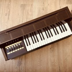 Magnus Chord Organ Vintage