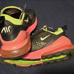 Tennis shoes nike air270
