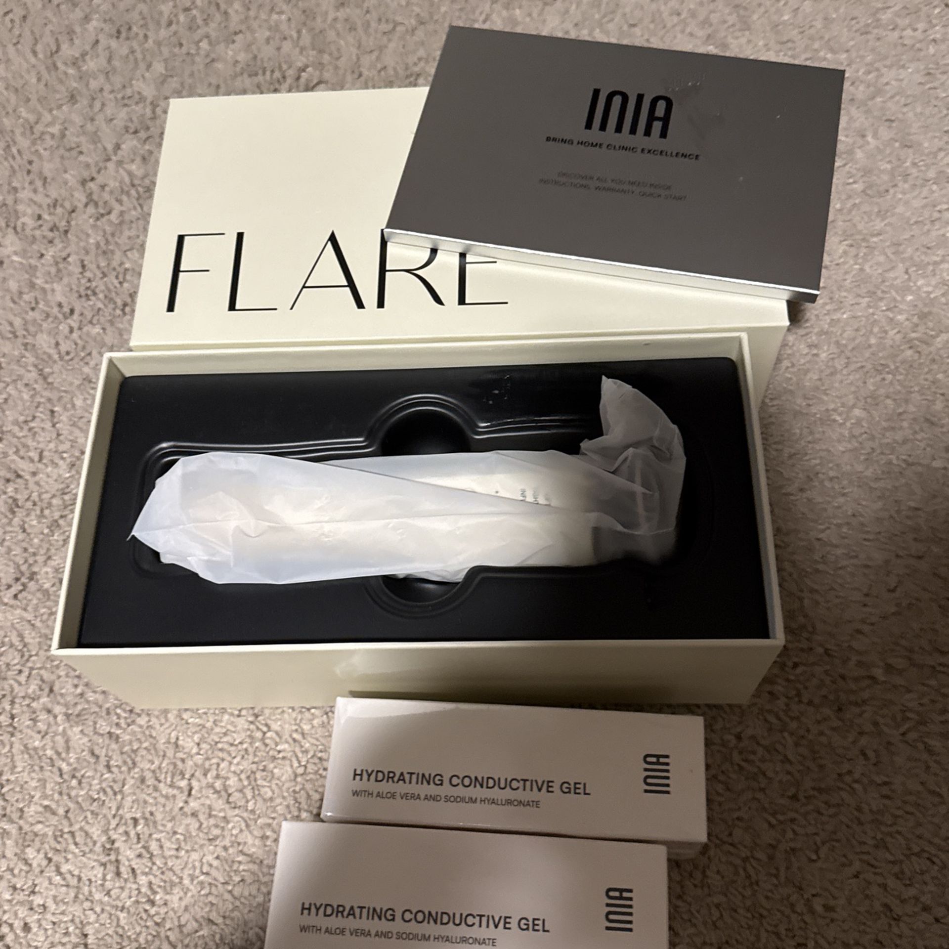 INIA FLARE - Red Light Therapy Face Wand + Hydrating Conductive Gel -NEVER OPENED