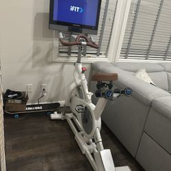 NordicTrack S27i Studio Bike White