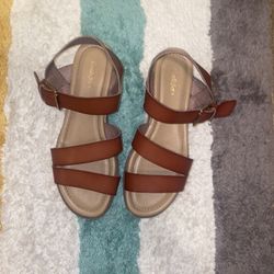 SHOES SIZE 8