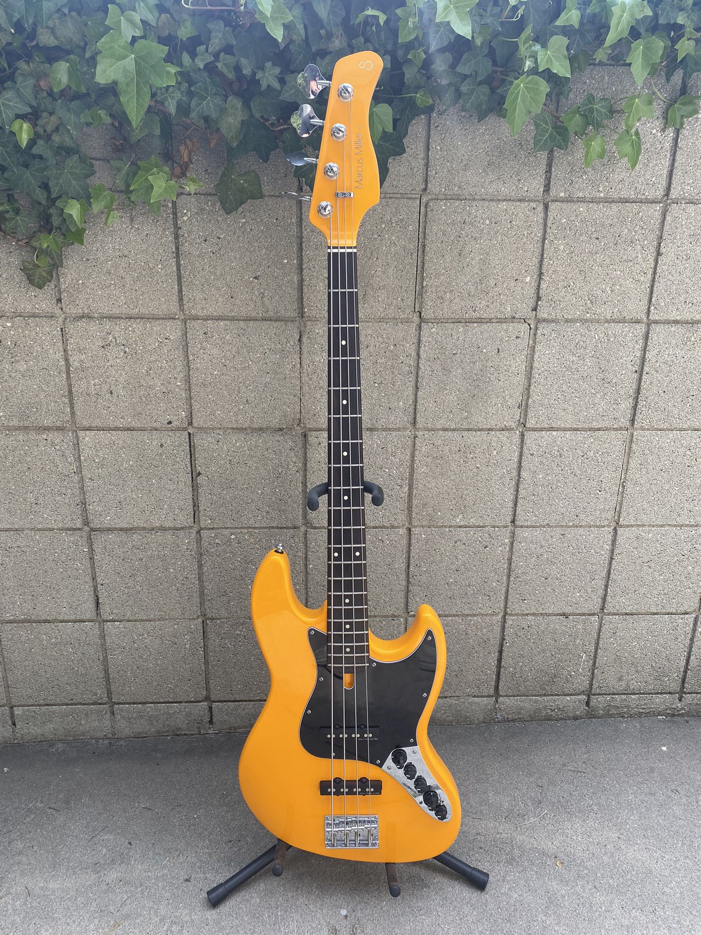 Marcus Miller Sire V3 (Gen 2) Bass guitar