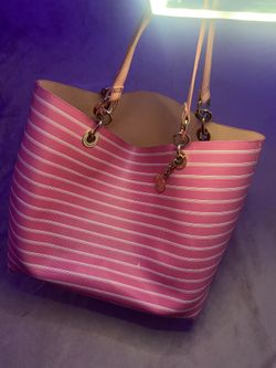 Pink and white striped Tommy Hilfiger  bag with gold hardware #stripedbag